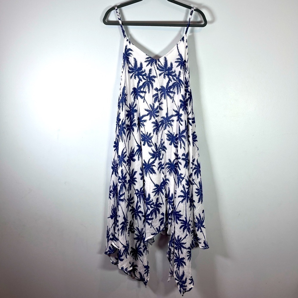 India Boutique Blue and White Palm Tree Pattern Spaghetti strap Napkin bottom